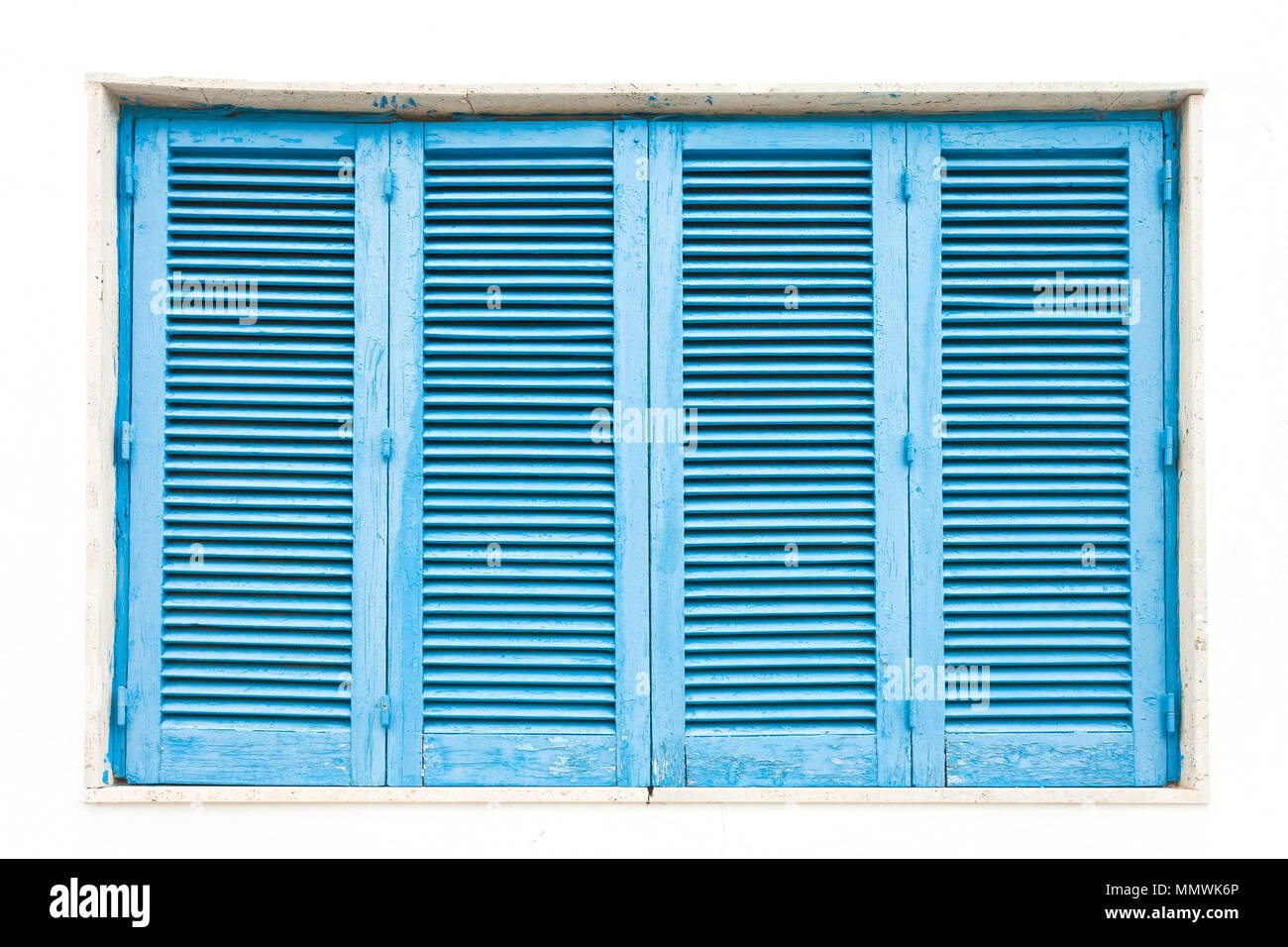 Leuca, Puglia, Italia - tradizionale chiuso blu nella finestra delle lamelle Foto Stock