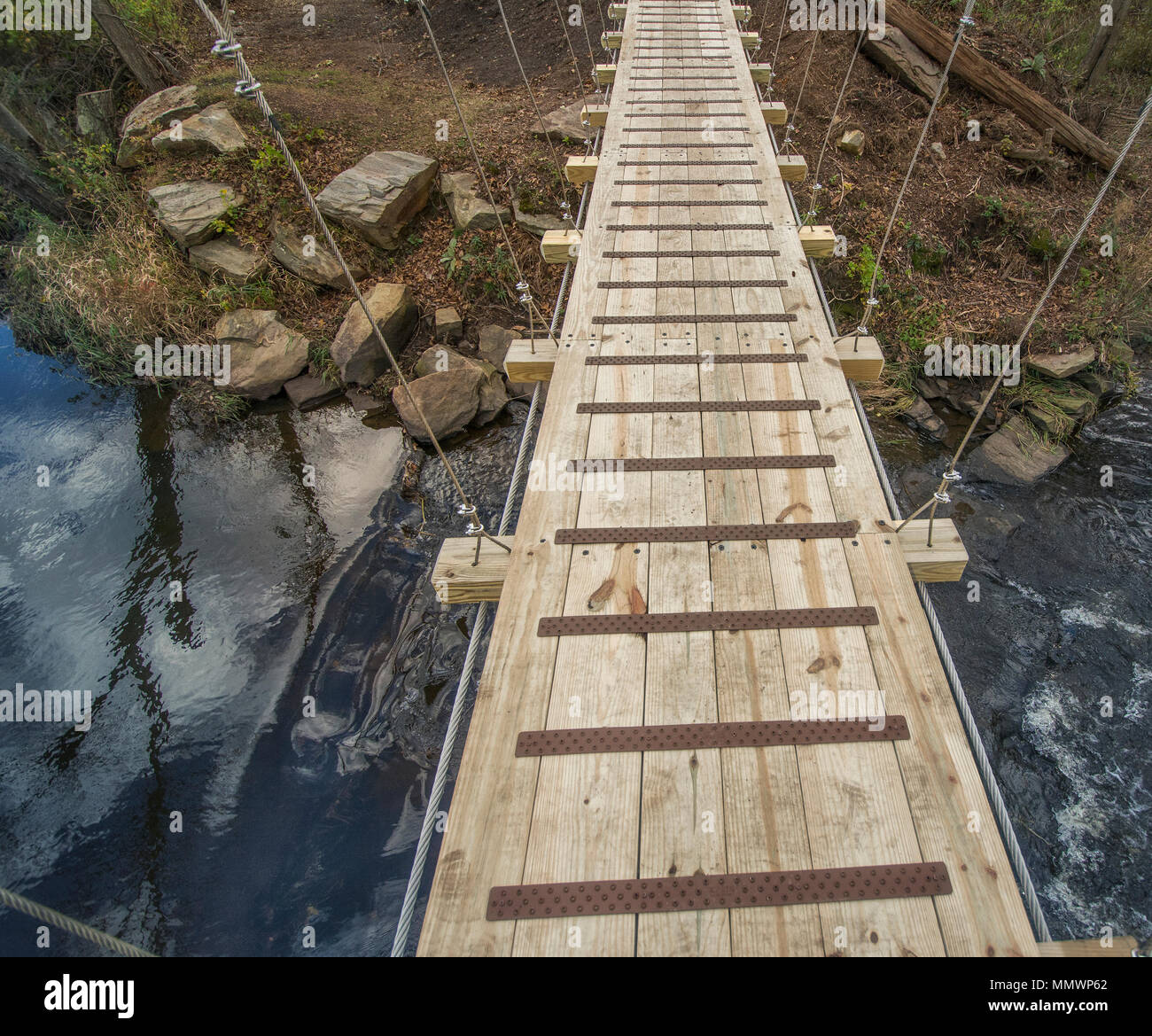 Ponte sospeso per i pedoni e gli escursionisti. Foto Stock