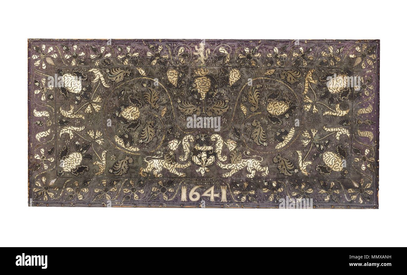 . Inglese: pannello ricamato, marrone scuro damasco di seta, applicato opera in argento e filo di seta colorata brocade, datata 1641. . 1641. Pannello ricamato datata 1641 Foto Stock