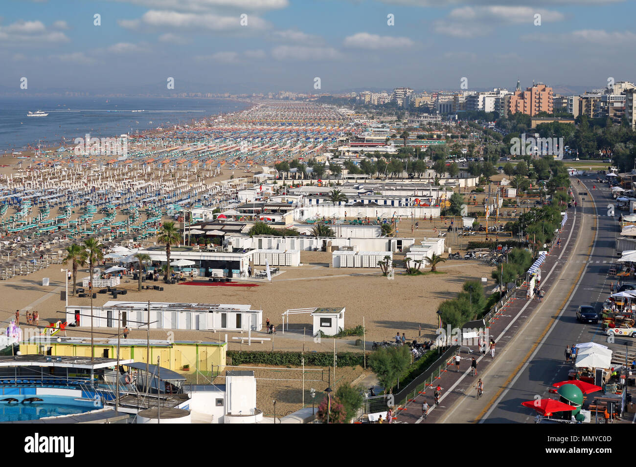 Spiaggia di Rimini Mare Adriatico Italia stagione estiva Foto Stock