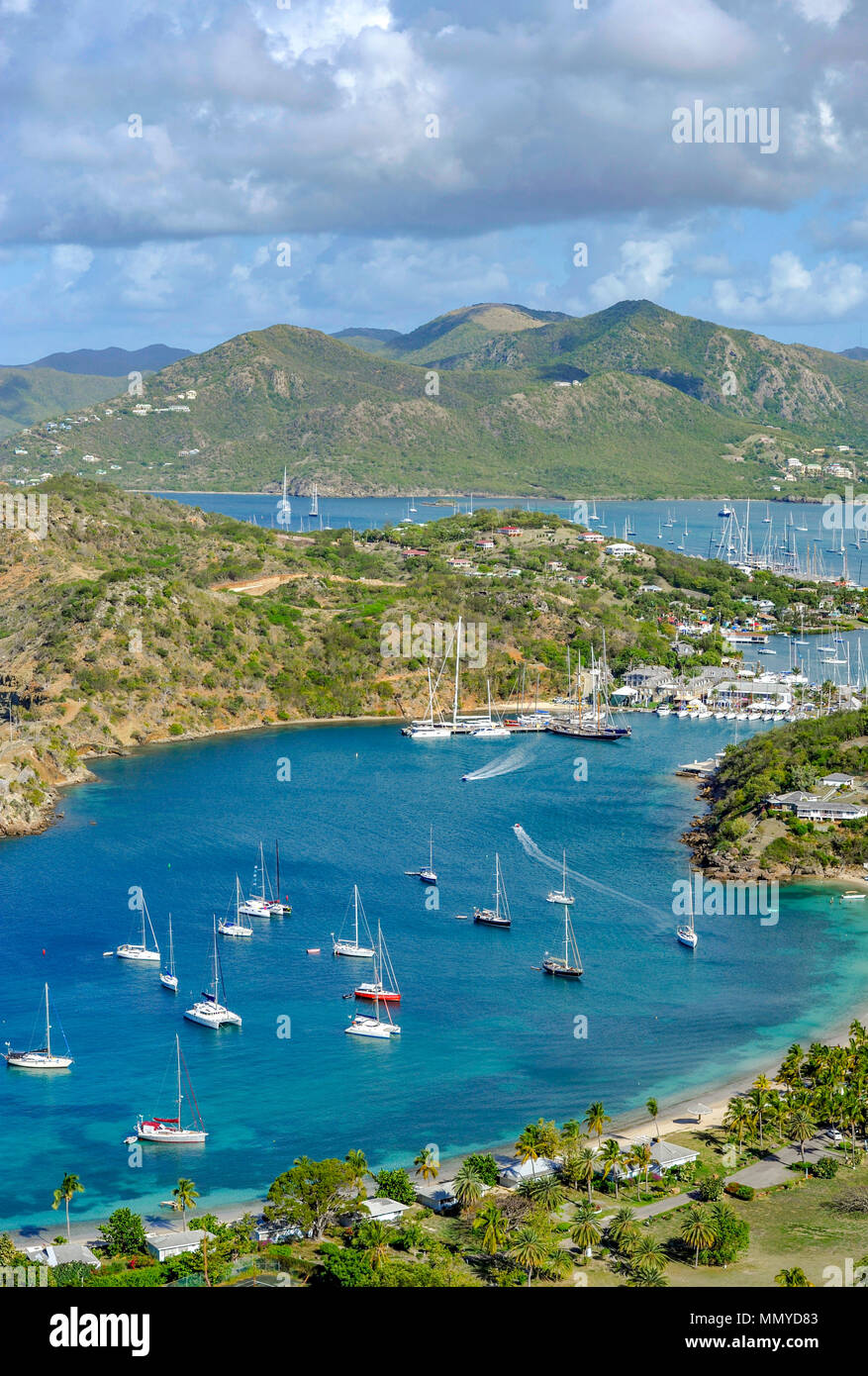 Antigua Piccole Antille isole dei Caraibi West Indies - famosa vista da Shirley Heights affacciato English Harbour e Falmouth Harbour foto Foto Stock