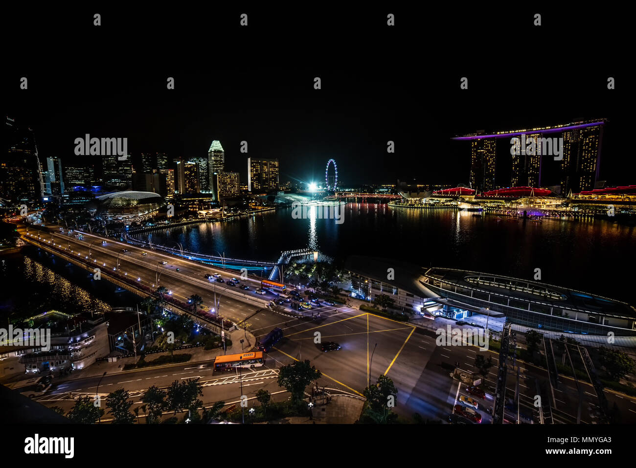 Notte antenna Vista panoramica della città di Singapore Foto Stock