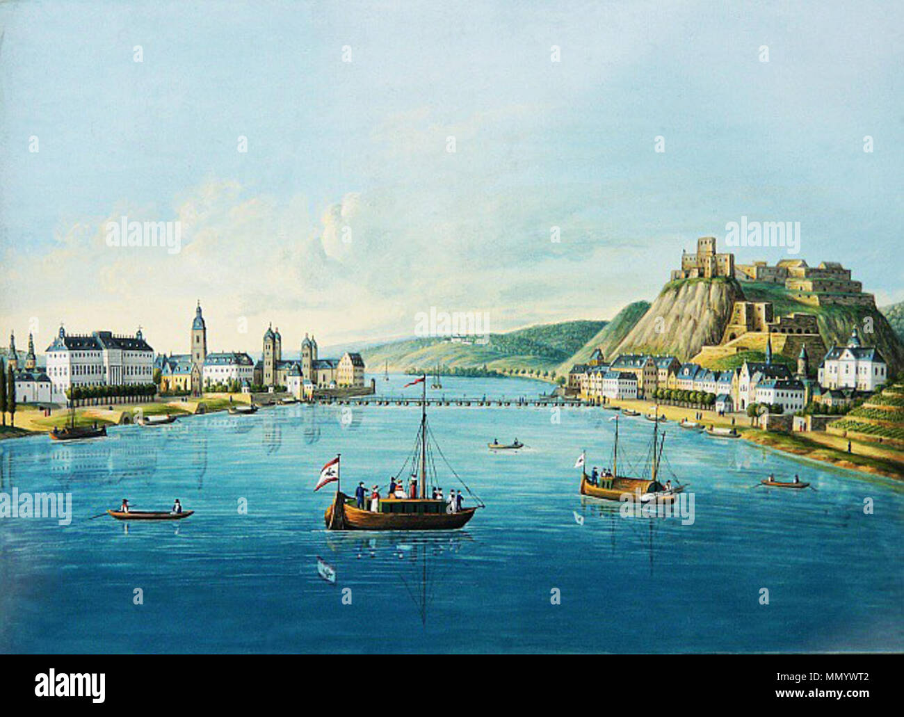 . Deutsch: Von einem fiktiven Standpunkt aus (erhöht und in der Mitte des Rheins) geht der Blick links zum Ufer der Stadt Koblenz, beginnend mit den Zwillingstürmen der Liebfrauenkirche, über Kurfürstliches Schloss und Basilika San Kastor bis hin zum Deutschherrenhaus. Als Gegengewicht dazu auf der rechten Seite der Ort Ehrenbreitstein mit der darüber liegenden gleichnamigen Festung, die zur Zeit der Entstehung des Bildes gerade neu erbaut und fertiggestellt wurde. Beide Orte sind verbunden durch die 1819 gebaute und heute nicht mehr vorhandene Schiffsbrücke, welche das bild gliede orizzontale Foto Stock
