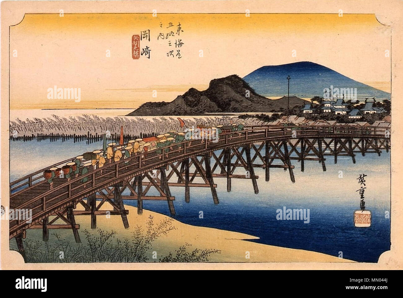 . Inglese: Stazione Okazaki, "ponte Yahagi" (Yahagi no hashi, 矢矧の橋; editore Hoeidō tenuta (保永堂) . circa 1833/35. Hiroshige (1797-1858) nomi alternativi ????, Utashige (???), iguchi Ichiy?sai Hiroshige I (?????), e? Hiroshige (????), di nascita nome: E? Tokutar? (?? ???) Descrizione giapponese ukiyo-e l'artista pittore e disegnatore Data di nascita e morte 1797 12 ottobre 1858 Luogo di nascita e morte di Edo Edo periodo di lavoro tra circa 1812 e circa 1858 sede di lavoro Edo, oggi Tokyo, T?kaid? (Strada) (1832), Kyoto (1832) Autorità di controllo : Q200798 VIAF:?ISNI 19678928:?0000 0001 2021 9980 ULAN: Foto Stock
