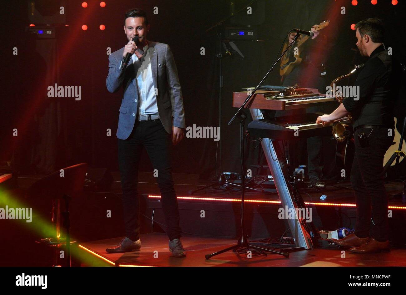 Più valuesRhyl,Regno Unito, Irlanda crooner Nathan Carter esegue per vendere fuori di folla sulla prima notte di credito tour Ian Fairbrother/Alamy Foto Stock