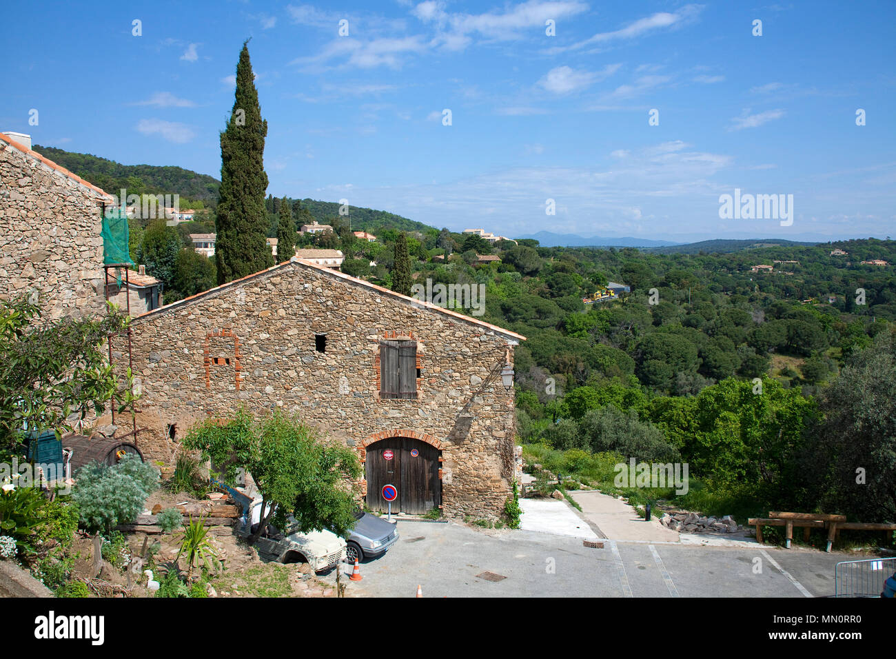 Vecchia casa di pietra in villaggio Ramatuelle, Cote d'Azur, Dipartimento del Var, Provence-Alpes-Côte d'Azur, in Francia del Sud, Francia, Europa Foto Stock