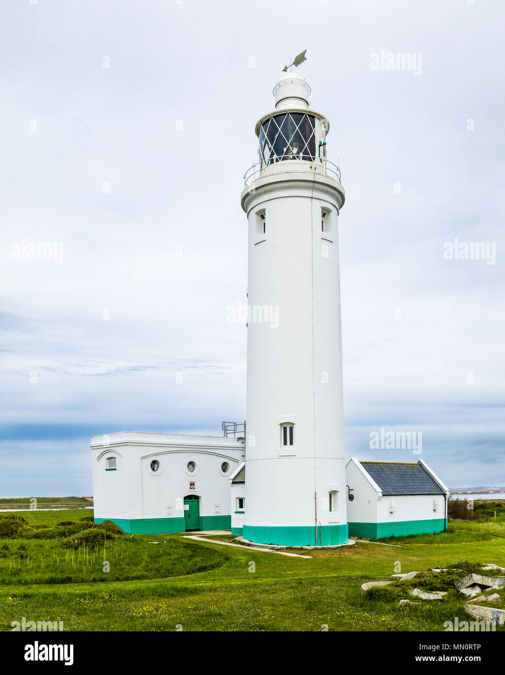 Hurst Point Lighthouse è situato a Hurst punto nella contea inglese di Hampshire, e guide navi attraverso il western si avvicina alla Solent. Foto Stock