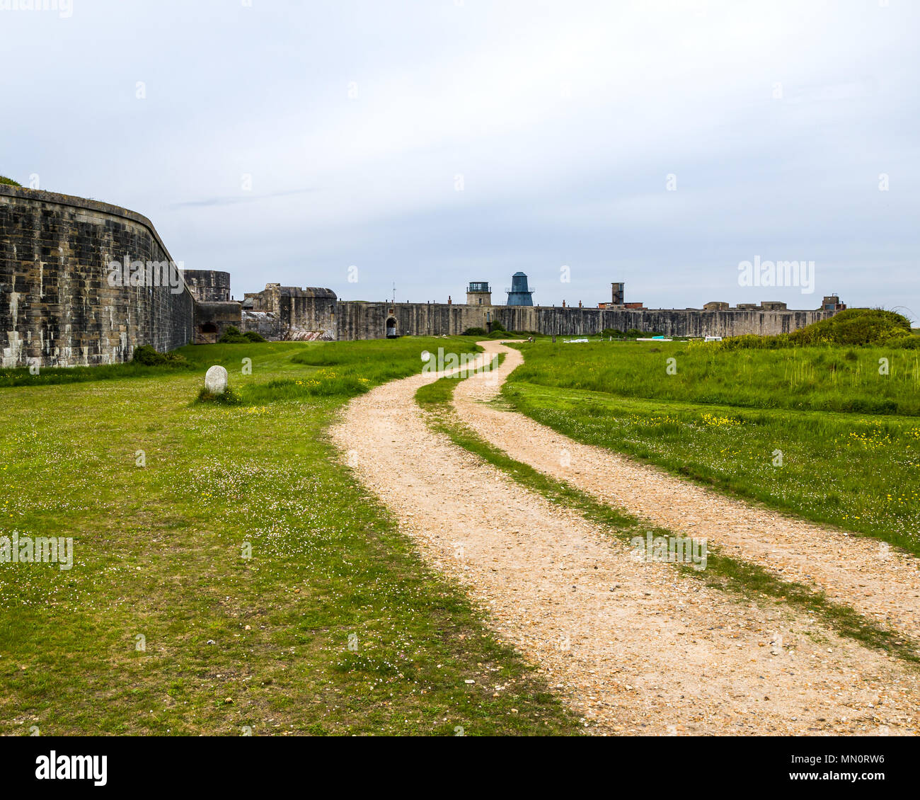 Hurst Castle è un forte di Artiglieria istituito da Enrico VIII sulla Hurst sputare in Hampshire, Inghilterra, tra 1541 e 1544. Essa faceva parte del re Foto Stock