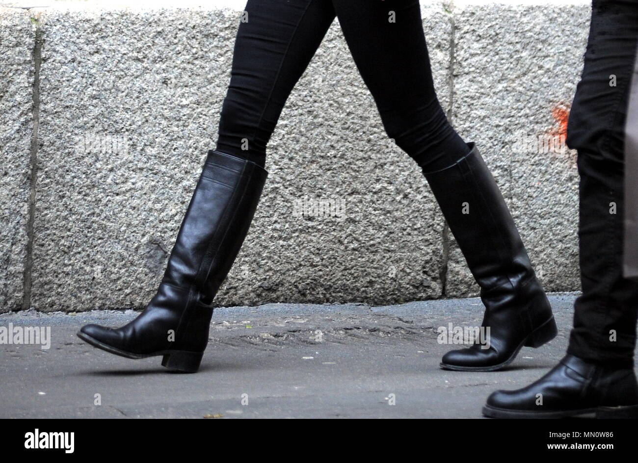 Cecilia Rodriguez e Ignazio Moser shop a Trussardi mentre fuori e circa dotato di: Cecilia Rodriguez, Ignazio Moser Dove: Milano, Italia Quando: 12 Apr 2018 Credit: IPA/WENN.com * * disponibile solo per la pubblicazione in UK, USA, Germania, Austria, Svizzera** Foto Stock