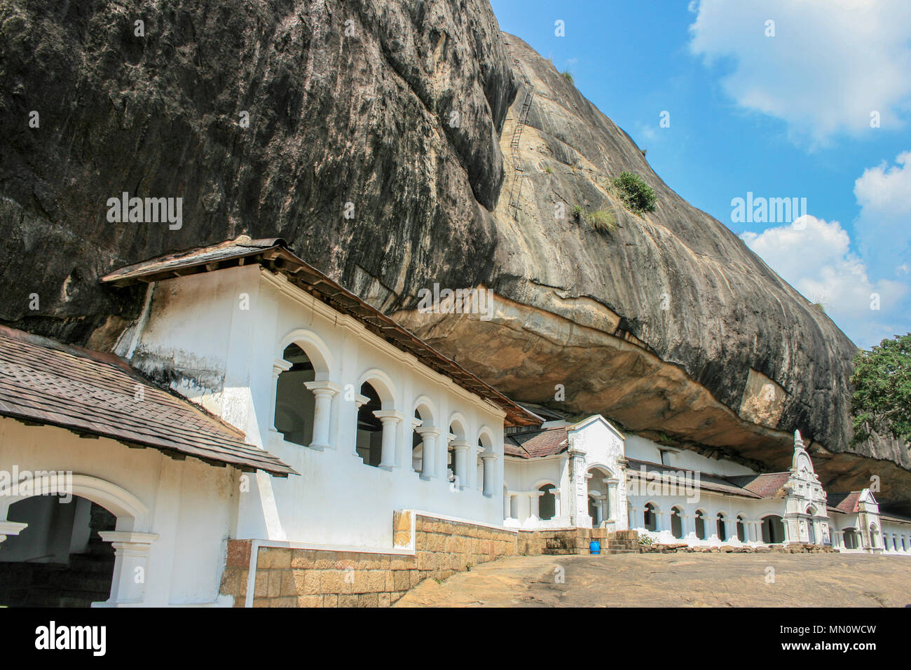 Il tempio di roccia di Dambulla (Jumbukola Vihara o Dambulla tempio nella grotta) vicino a Dambulla in Sri Lanka Foto Stock