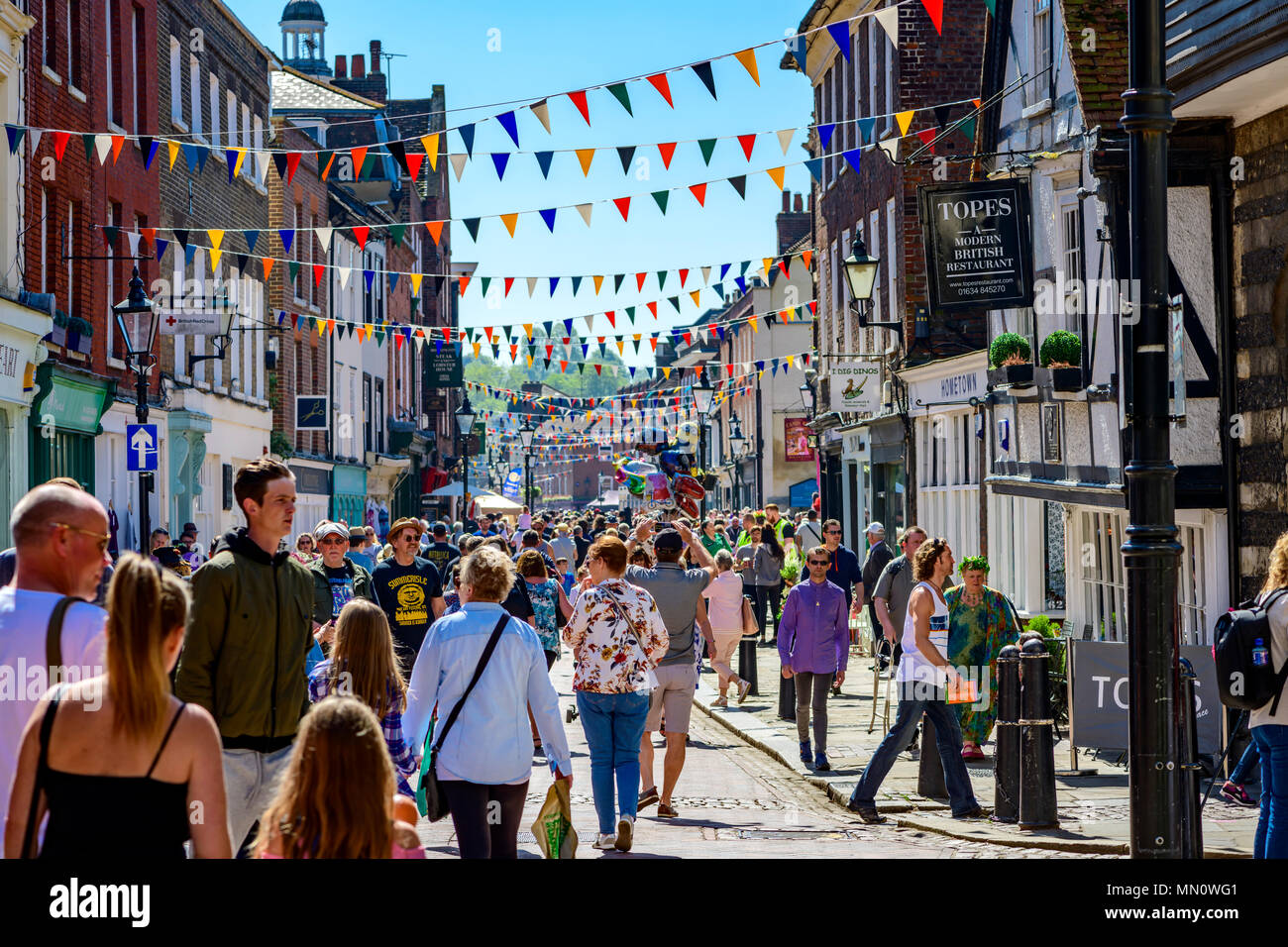 Una folla di persone presso il Rochester spazza festival Foto Stock