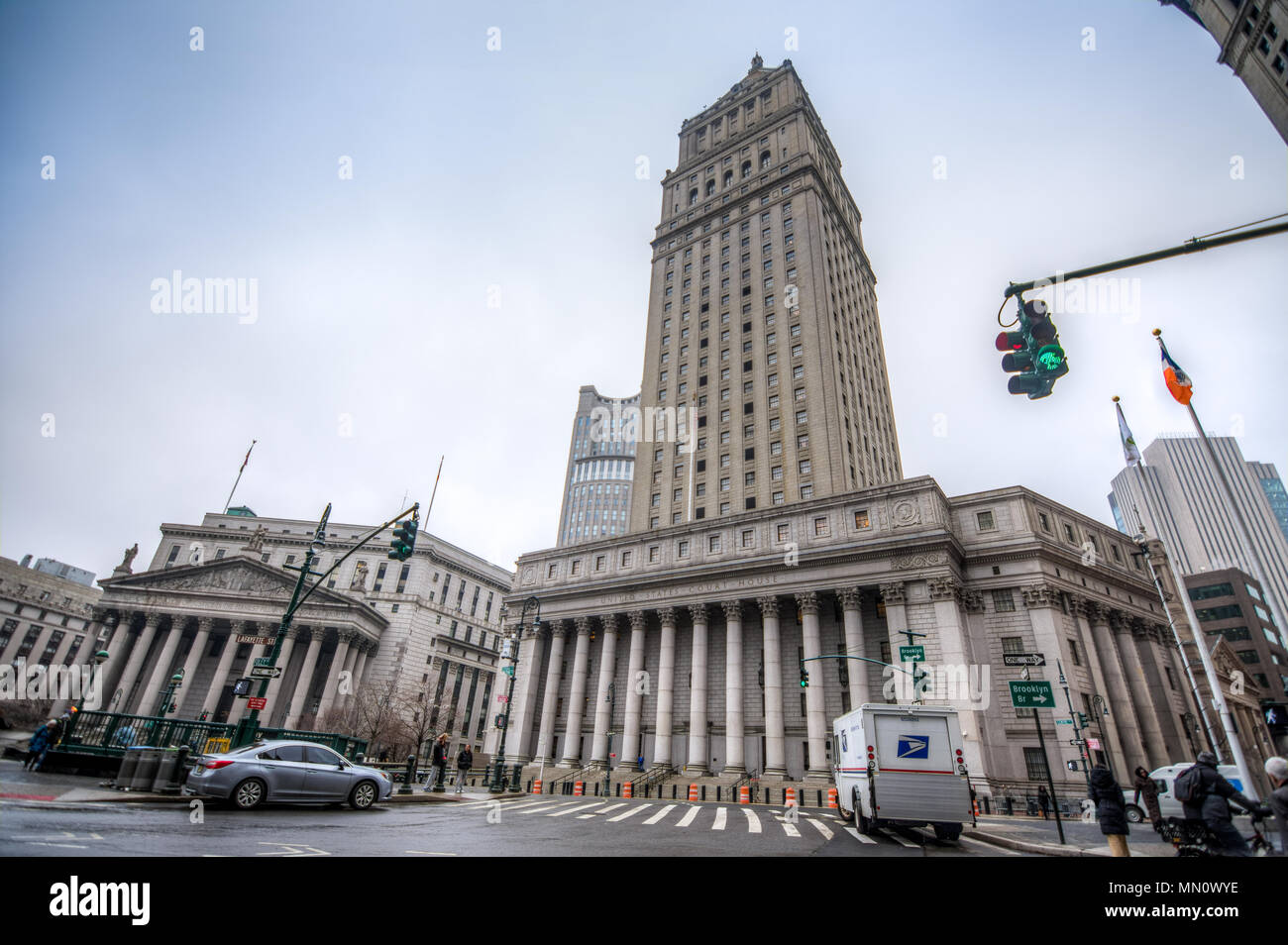 New York, USA - Marzo 29, 2018: il tribunale degli Stati Uniti casa nel centro di Manhattan su un nebbioso giorno Foto Stock