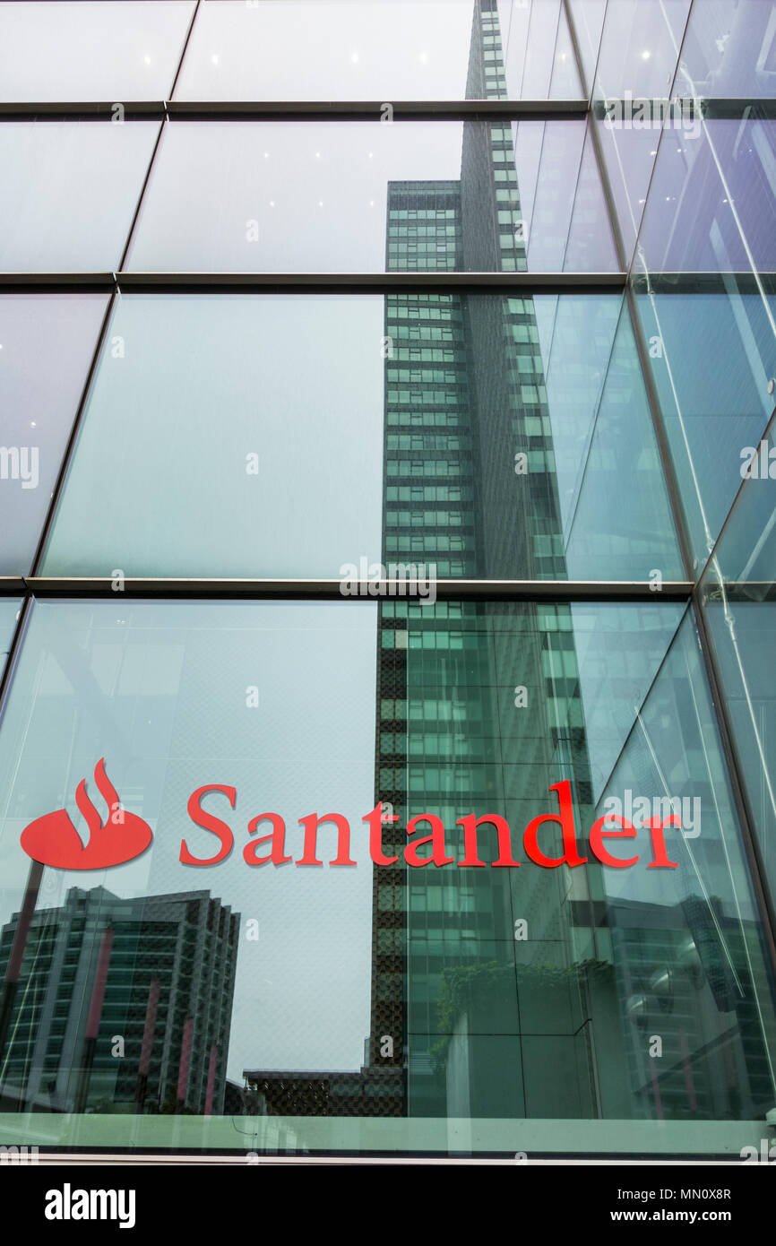 Santander, Triton Square, Euston, London, NW1, Regno Unito Foto Stock