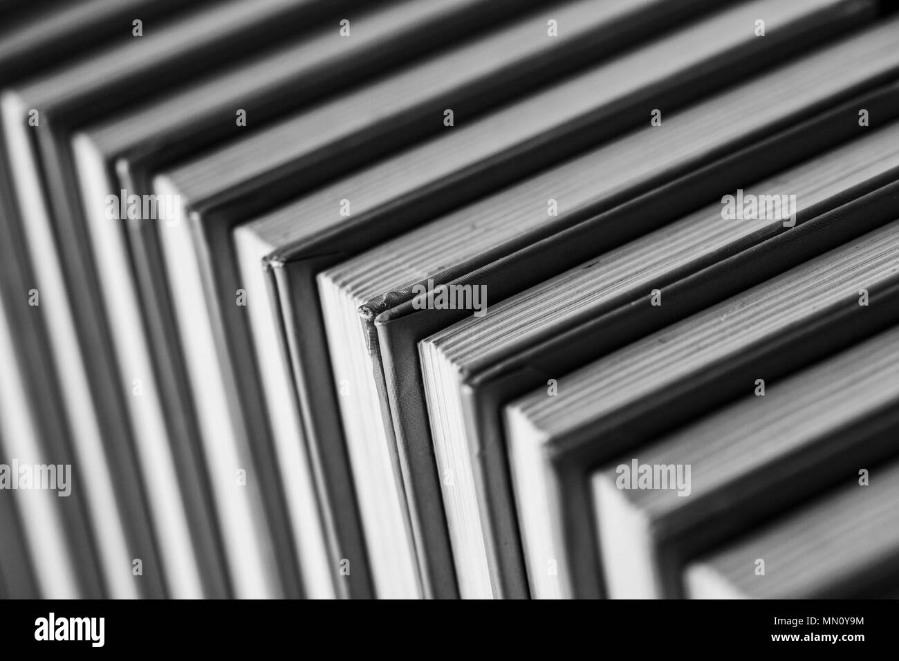 Libri con copertina rigida. Vintage. Tonificazione. Sfondo. Concetto di educazione e saggezza. Foto Stock