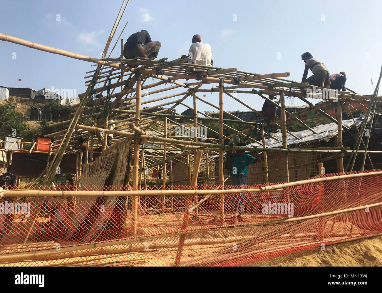 Lavori di costruzione in Balukhali Refugee Camp in Bangladesh. Foto Stock