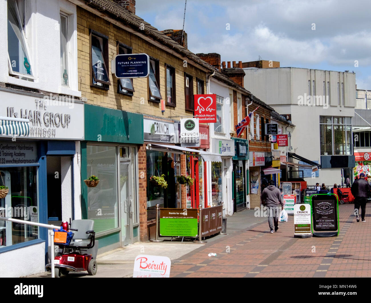 Intorno a Swindon una grande città nel Wiltshire con legami storici esistenti per l'industria ferroviaria,negozi indipendenti su Havelock St Foto Stock
