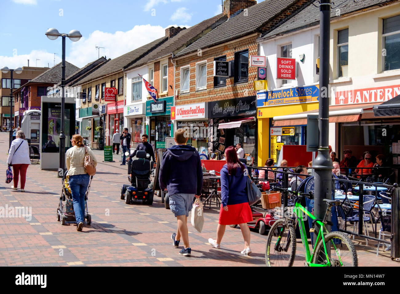 Intorno a Swindon una grande città nel Wiltshire con legami storici esistenti per l'industria ferroviaria,negozi indipendenti su Havelock St Foto Stock