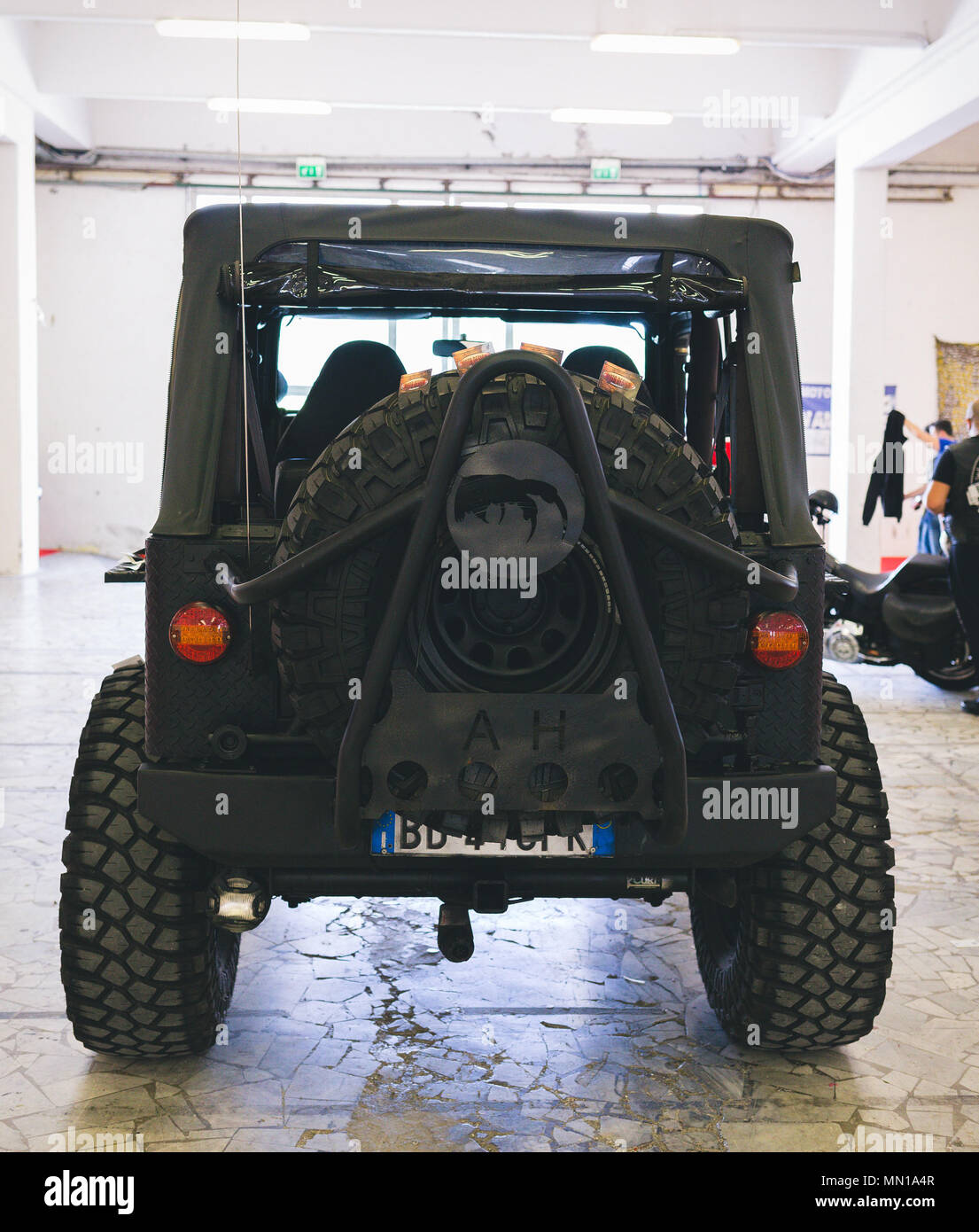 Napoli, campania, Italy. Il 12 maggio 2018. Jeep esibito durante l esperienza del motorino, Napoli International Auto e moto mostra. Credito: Ernesto Vicinanza/SOPA Immagini/ZUMA filo/Alamy Live News Foto Stock