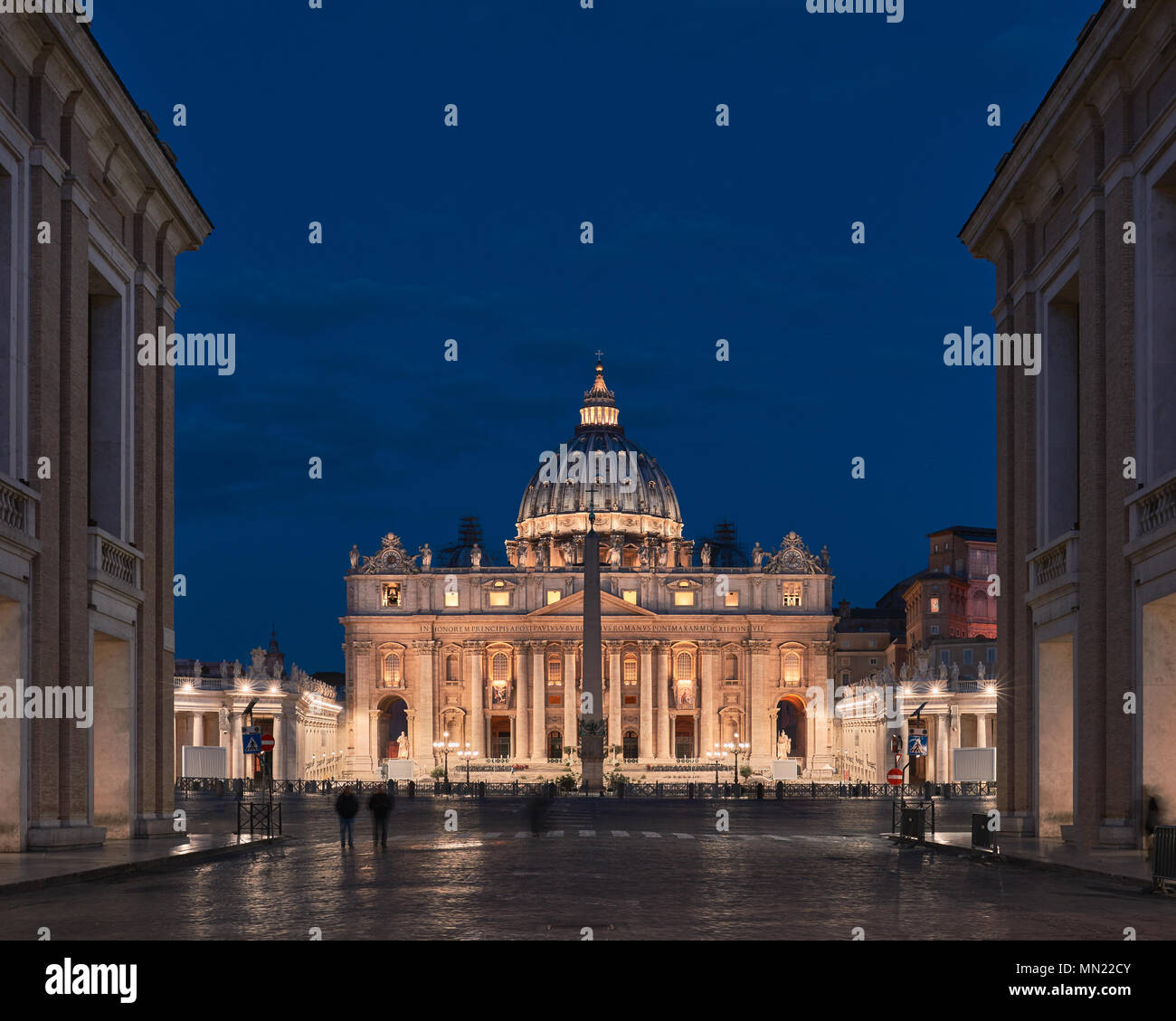 Roma, Piazza San Pietro di notte Foto Stock