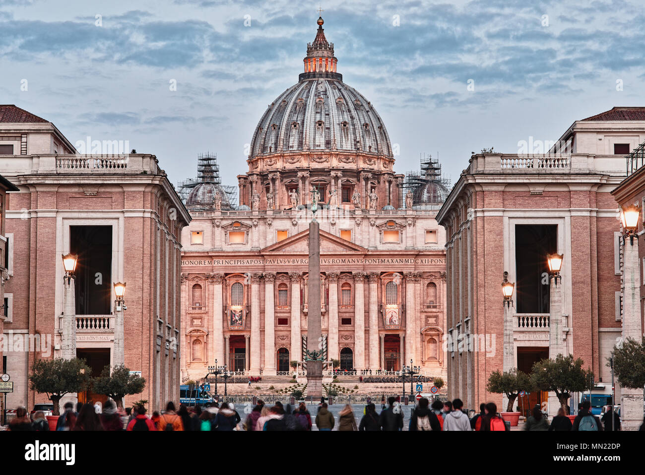 Roma, Basilica di San Pietro al tramonto Foto Stock