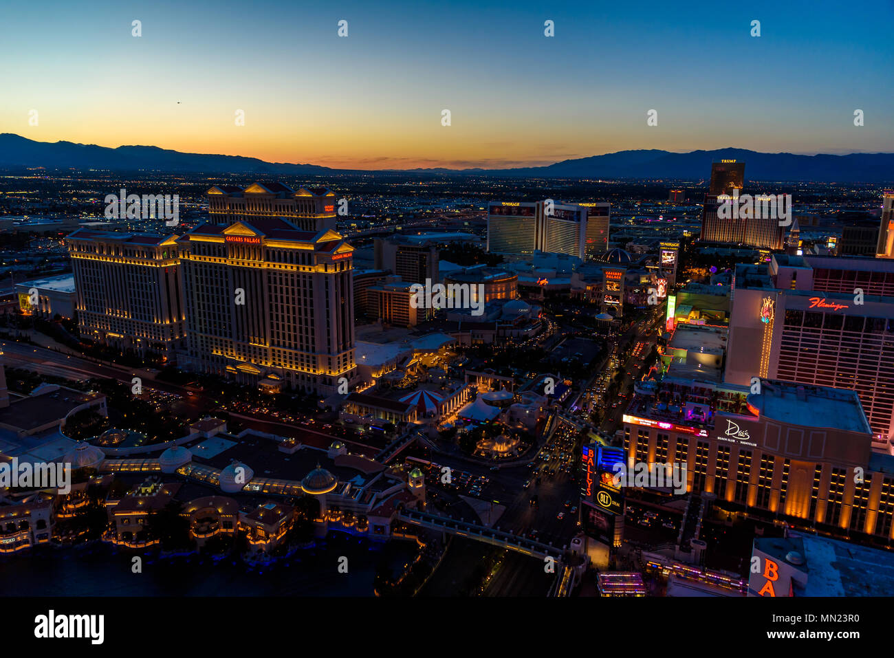 Vista aerea della Strip di Las Vegas in Nevada di notte - USA Foto Stock