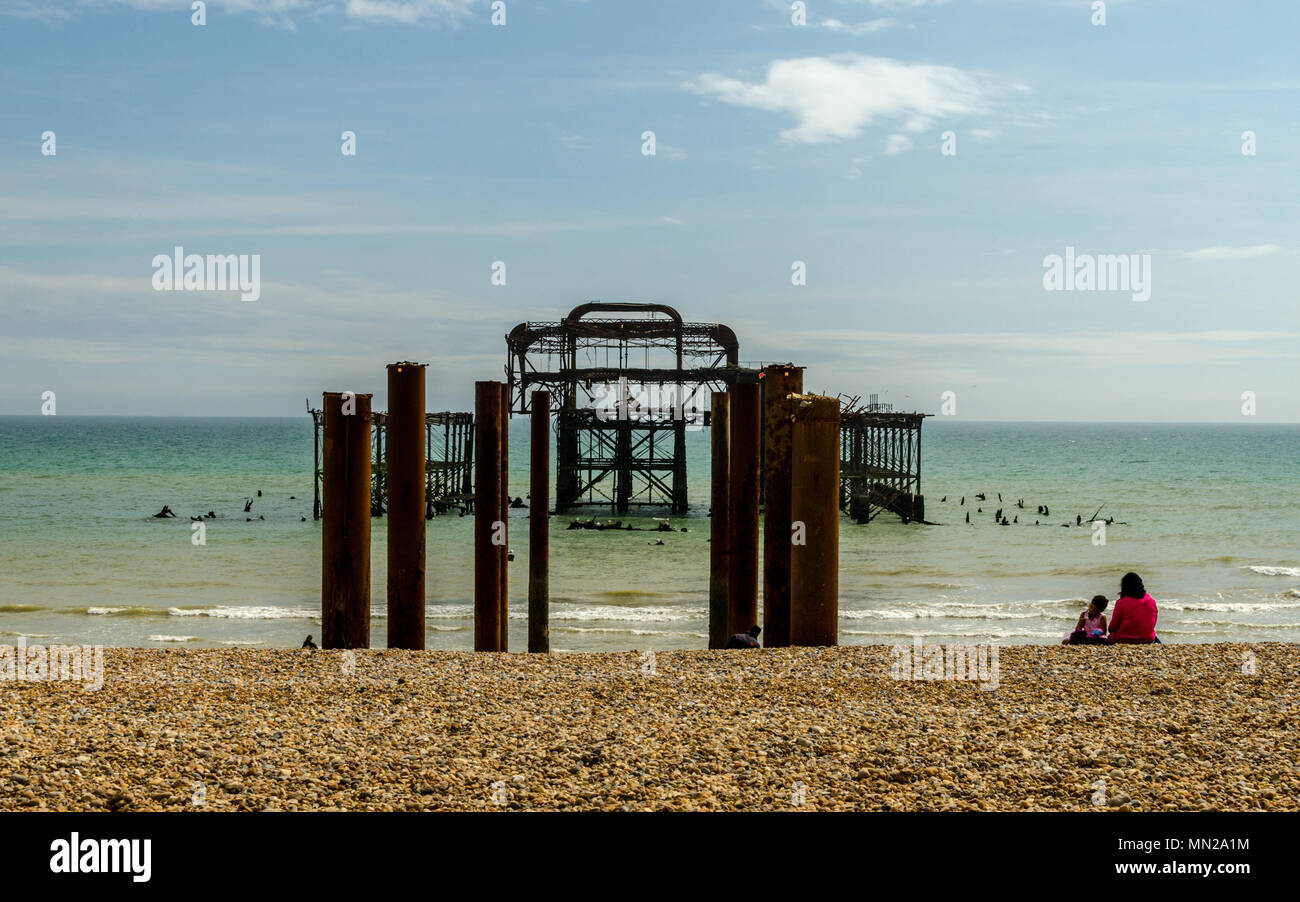 I derelitti Molo Ovest, in Brighton, East Sussex, Inghilterra Foto Stock