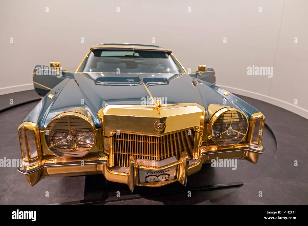 Memphis, Tennessee - Isaac Hayes' Cadillac in mostra presso il Museo di Stax della Musica Soul Americana, l'ex posizione di Stax record. Foto Stock