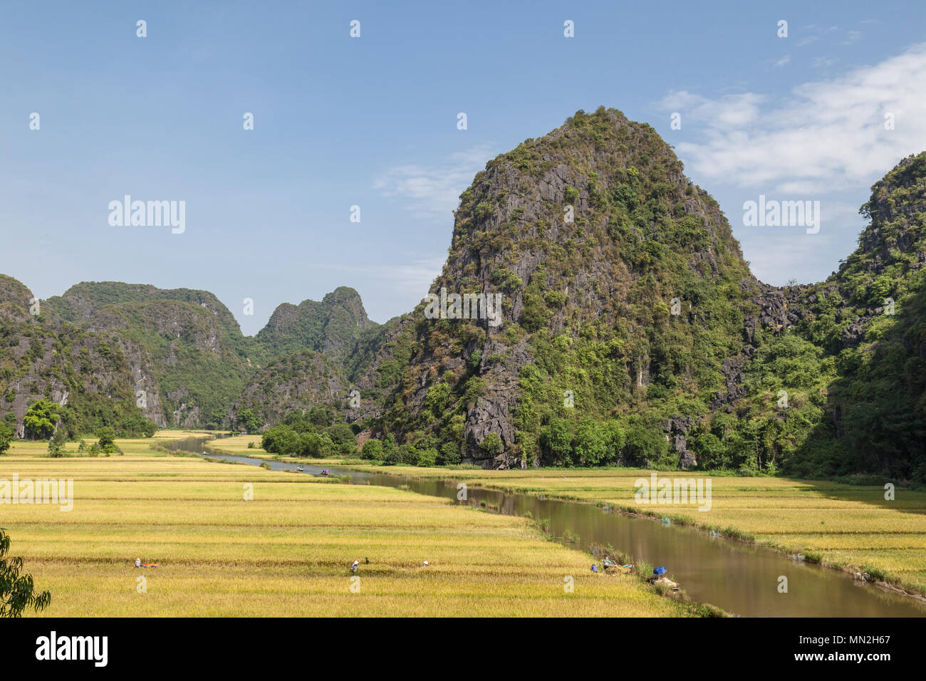 Vista aerea del fiume Valle in Tam Coc, Ninh Binh, Vietnam Foto Stock