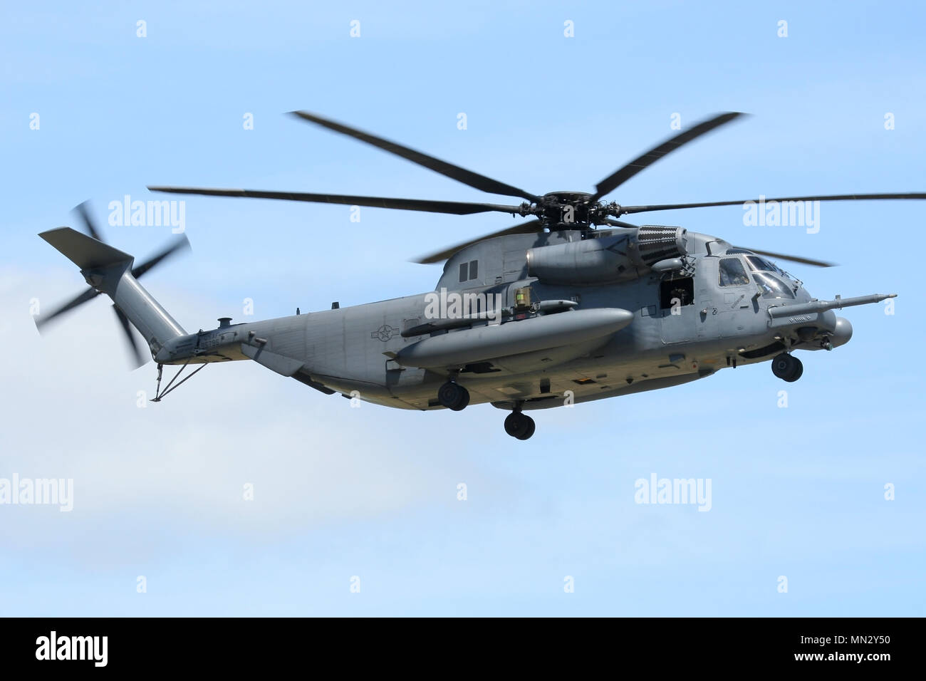 Il USAF Sikorsky MH-53M Pave bassa dal ventunesimo Special Operations Squadron in atterraggio a casa di base della RAF Mildenhall. Foto Stock