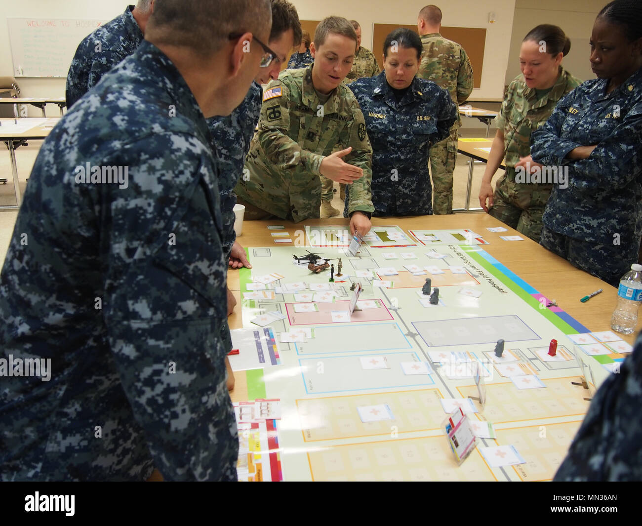 Più di 12.000 membri del servizio da parte degli Stati Uniti Esercito, U.S. Navy, U.S. Air Force, U.S. Marine Corps e altri sei paesi sono la formazione a Fort McCoy, Wisc., come parte della 84ma la formazione del comando CSTX 86-17-02 E ARMEDCOM Global Medic; questo giunto e multi-nazionale esercizio è progettato per assicurare che l'America dell'esercito di unità di riserva sono in grado, pronti per il combattimento e letale. Foto Stock