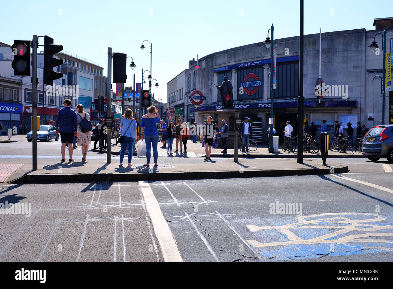 Tooting Broadway tube station, Tooting High St, Londra, Regno Unito Foto Stock