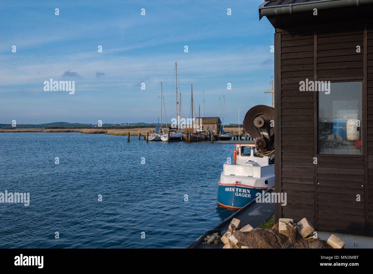 Porto di scena Gager, isola di Rügen, Mar Baltico, Meclemburgo-Pomerania Occidentale, Germania Foto Stock