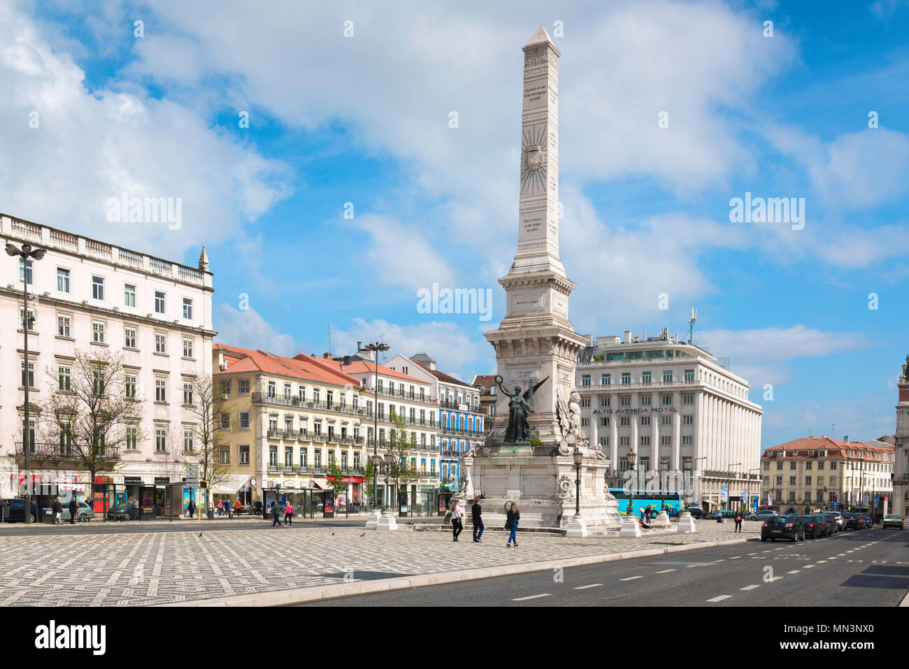 Centro di Lisbona, vista del XIX secolo un monumento in Praça dos Restauradores nel centro di Lisbona, Portogallo. Foto Stock