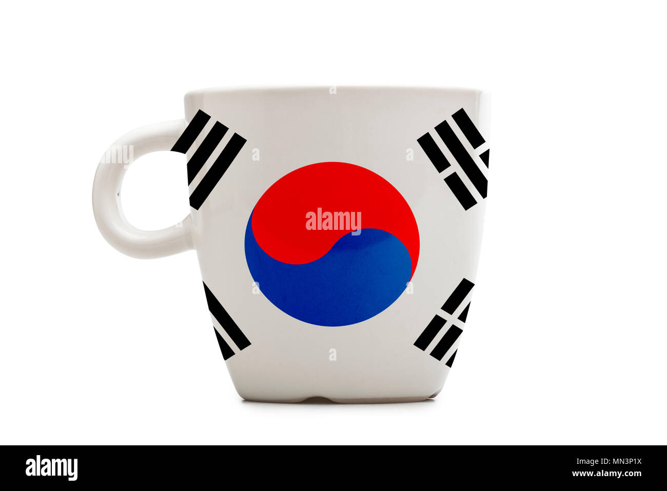 Elegante bollitore per tè o caffè contrassegnato mug isolato. Corea Repubblica bandiera Foto Stock