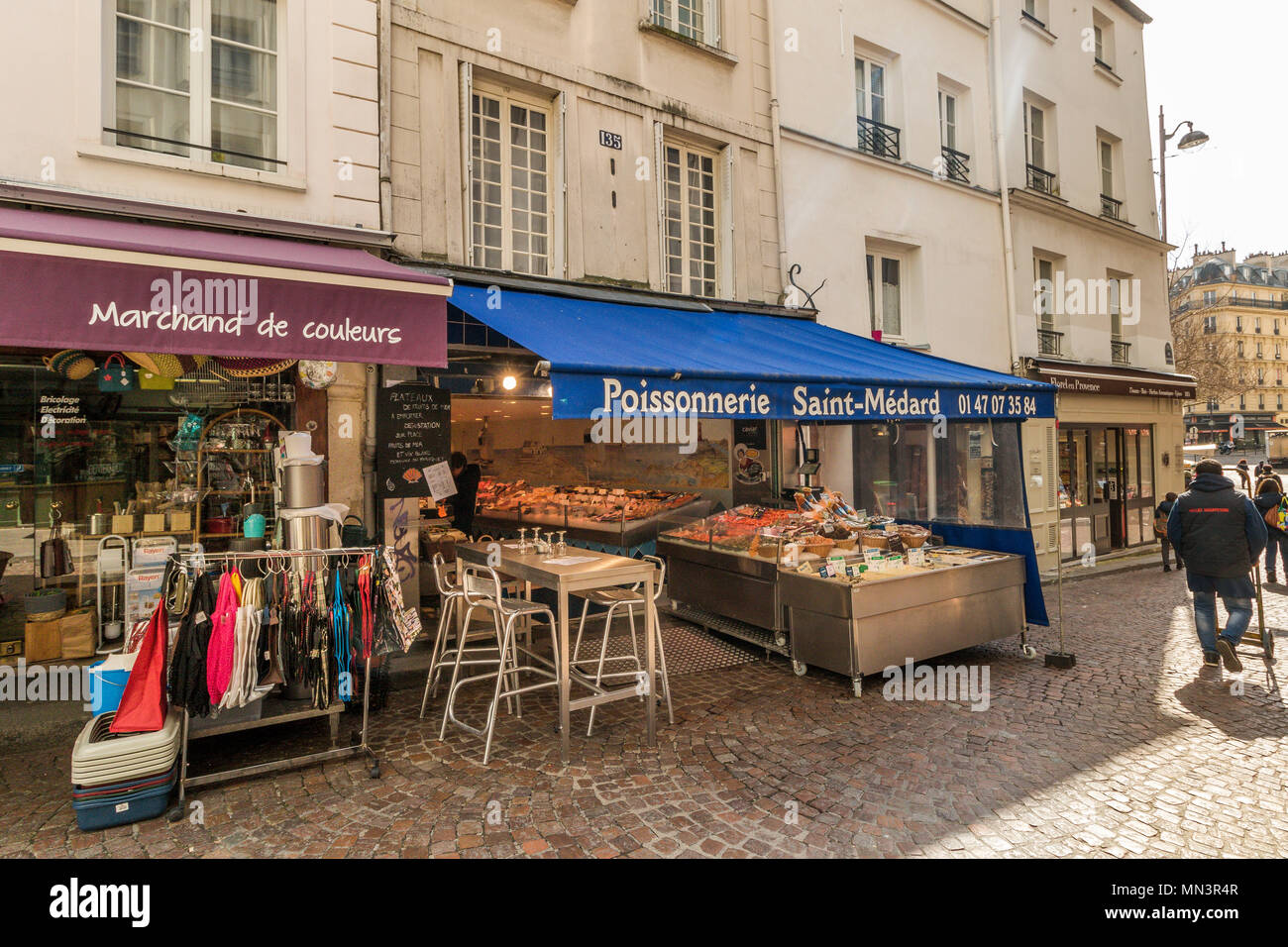Fish Monger o Poissonnerie su Rue Mouffetard, Parigi, Francia Foto Stock