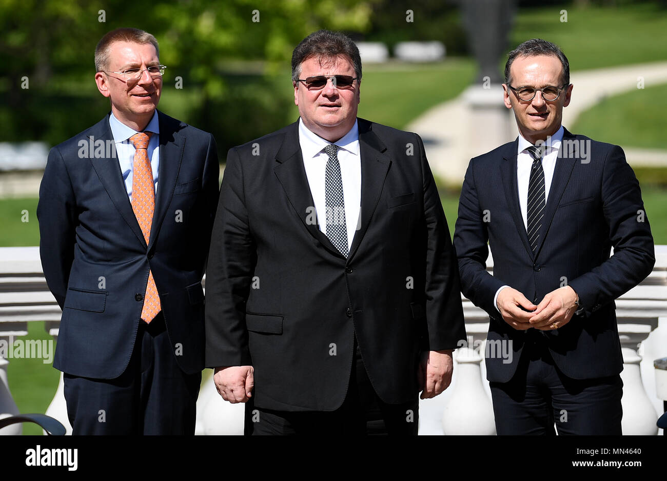11 maggio 2018, Lituania, Palanga: il Ministro degli esteri tedesco Heiko Maas (SPD, R) riunione con la controparte lituano Linas Linkevicius (C) e omologo lettone Edgars Rinkevics (L) a Palanga Orto Botanico. Foto: Britta Pedersen/dpa-Zentralbild/dpa Foto Stock