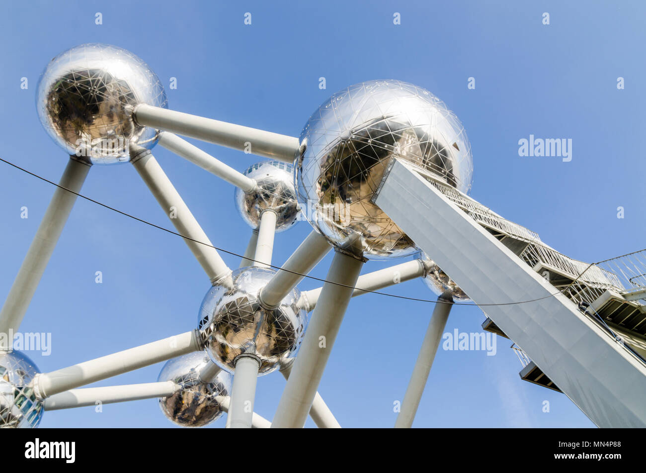 Atomium di Bruxelles. Belgio landmark strutturali metallo cromato forma Foto Stock