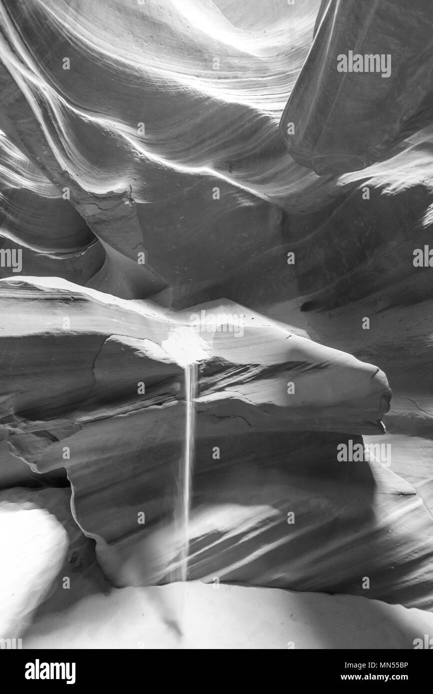 Piccolo percorso attraverso la tomaia Antelope Canyon. Formazione rocciosa naturale in bei colori. Splendido ampio angolo di visione di incredibili formazioni di arenaria. Vicino a Foto Stock