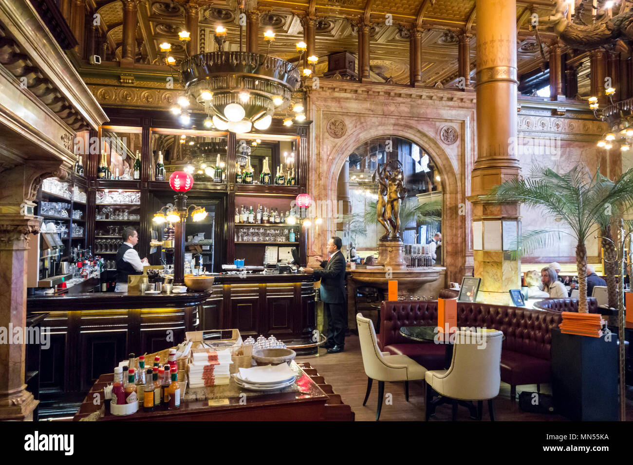 Interno del Café Metropole a Bruxelles Foto Stock