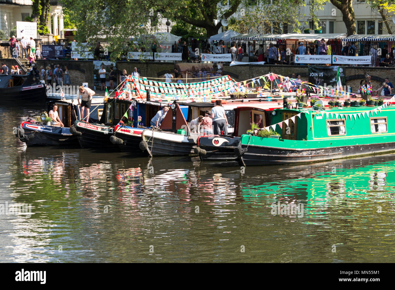 Battelli nella cavalcata Canalway vie navigabili festival a Londra la piccola Venezia. Foto Stock