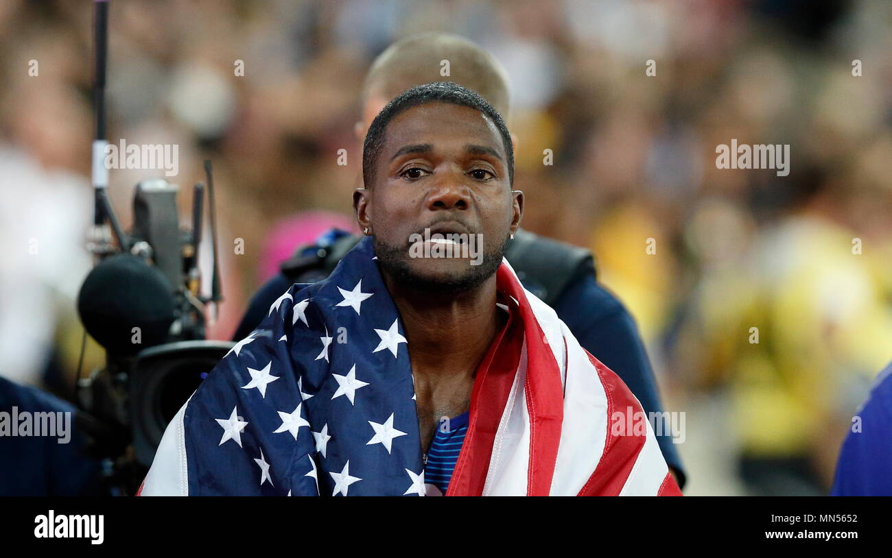 Londra, Inghilterra - 05 agosto: Justin Gatlin degli STATI UNITI D'AMERICA drappeggiati a stelle e strisce della bandiera americana dopo aver vinto la mens 100m Finale e Usain Bolt nel suo ultimo 100m gara durante i due giorni del XVI IAAF mondiale di atletica Londra 2017 presso il London Stadium il 5 agosto 2017 a Londra, Regno Unito. Foto di Paul Cunningham Foto Stock