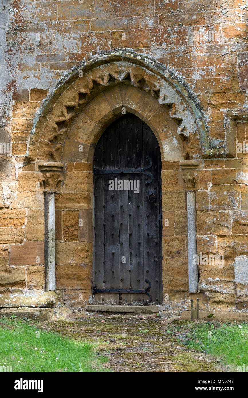 Sacerdote porta, Chiesa di Tutti i Santi, Flore, Northamptonshire, England, Regno Unito Foto Stock