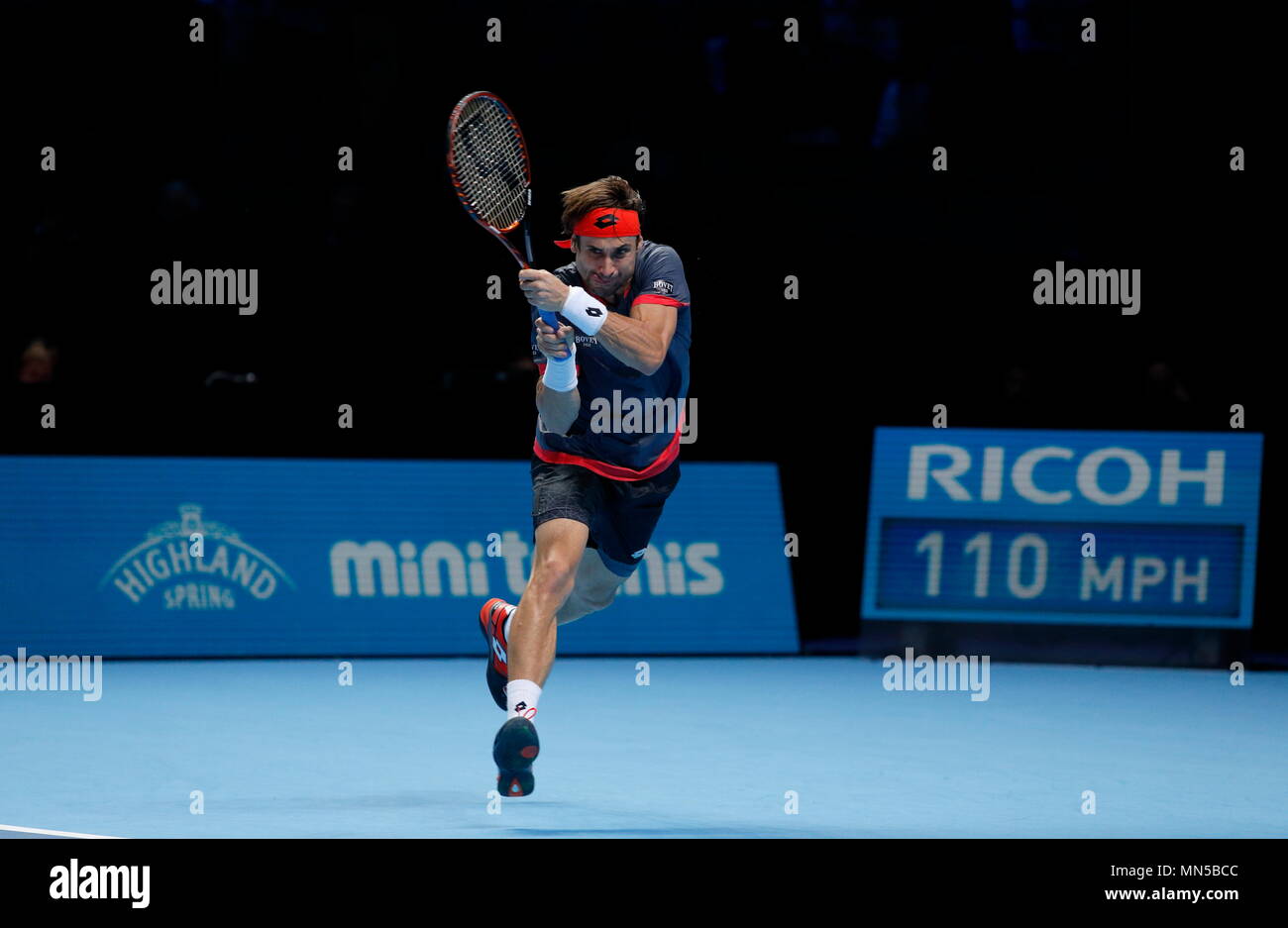 Rafael Nadal vs David Ferrer durante il giorno 6 del 2015 Barclays ATP World Tour Finals - O2 Arena di Londra Inghilterra. Il 20 novembre 2015 Foto Stock