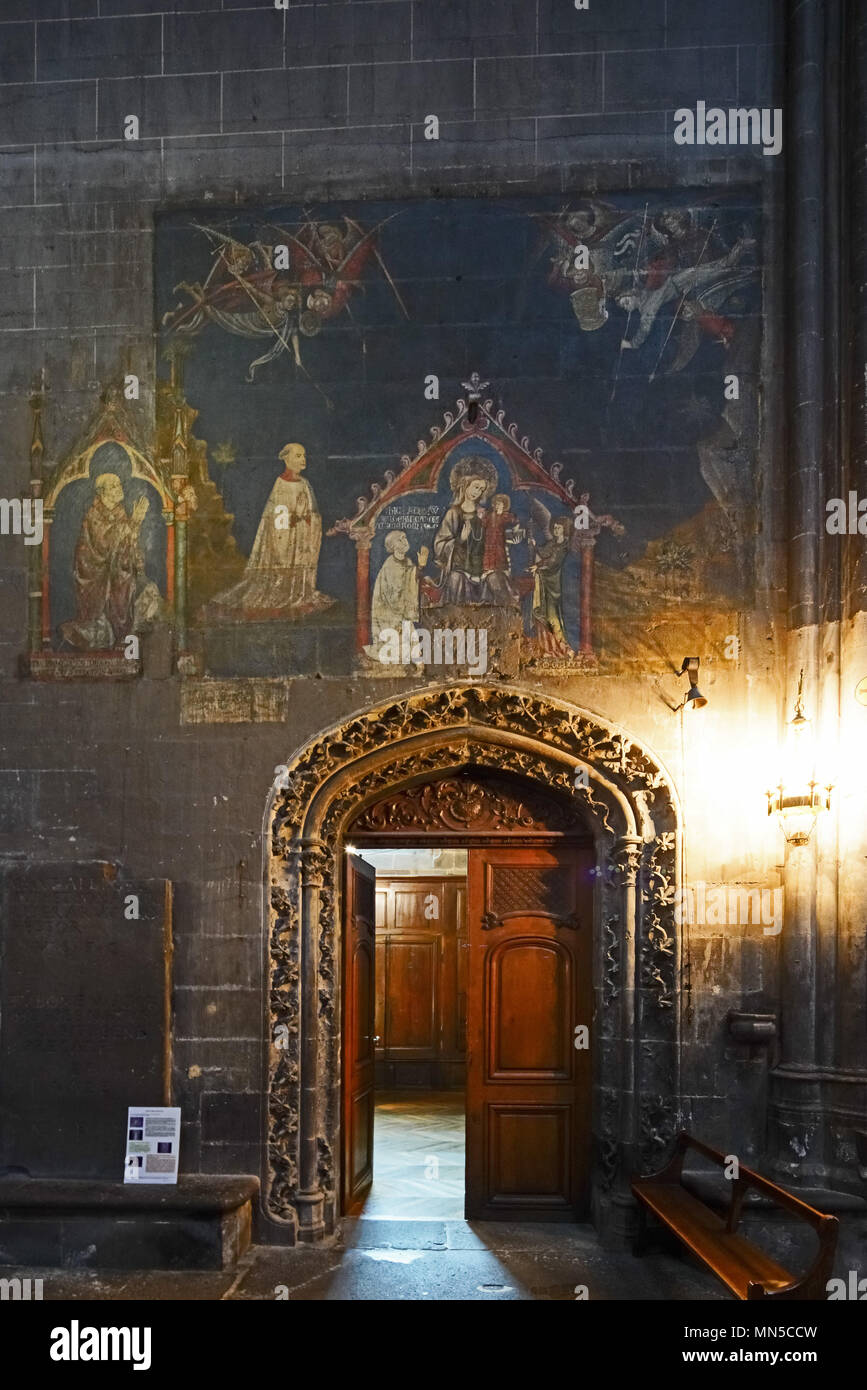 Pittura murale all interno della cattedrale a Clermont-Ferrand in Auvergne-Rhône- Alpes regione, Francia. Foto Stock