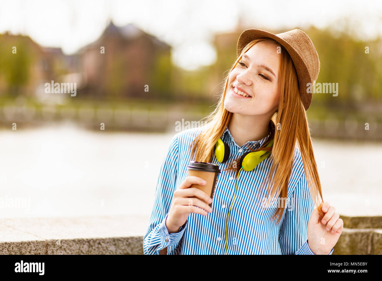 Giovane bella dai capelli rossi ragazza Foto Stock