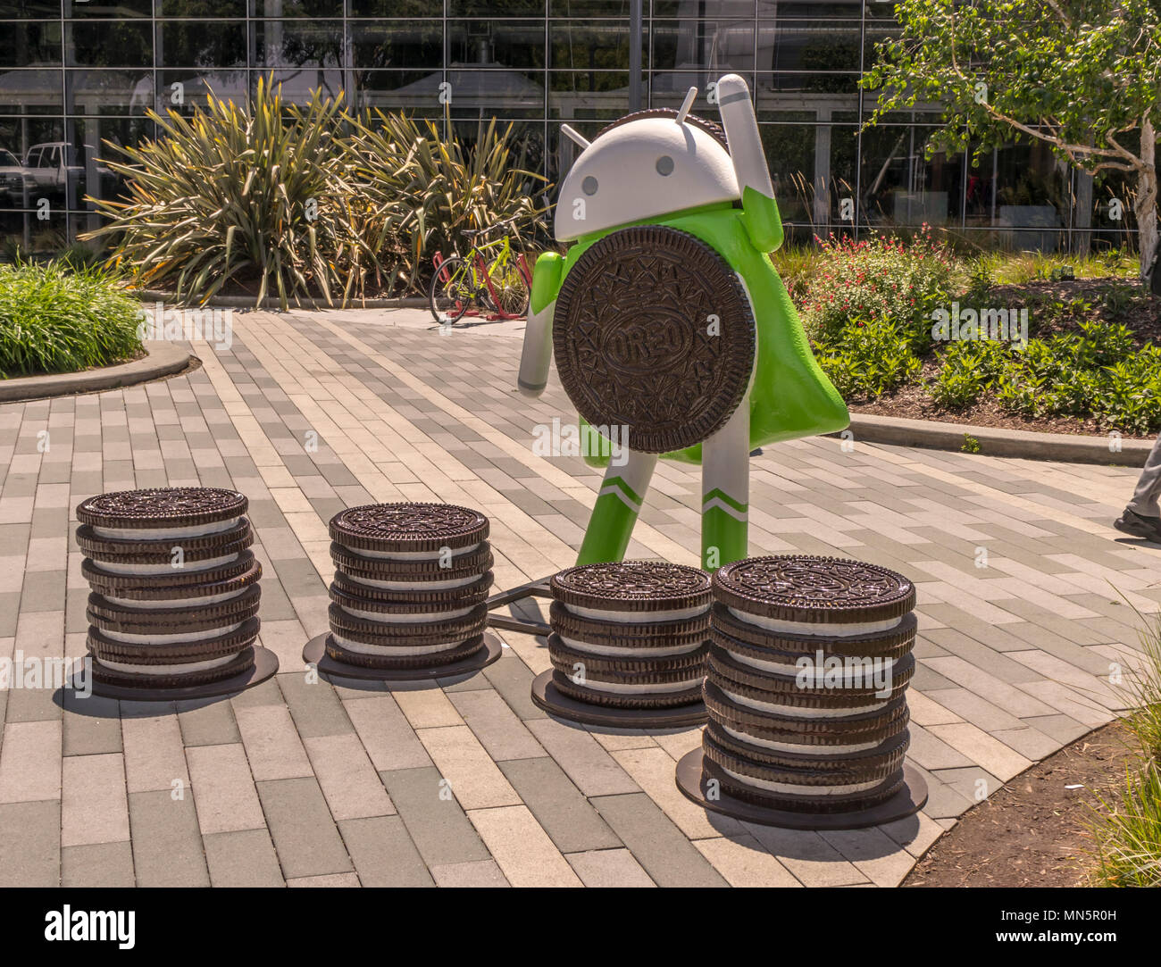 Mountain View, California, Stati Uniti d'America - 30 Aprile 2018: Android Oreo scultura a Google Silicon Valley Corporate Headquarters Mountain View, CA del Nord. Foto Stock