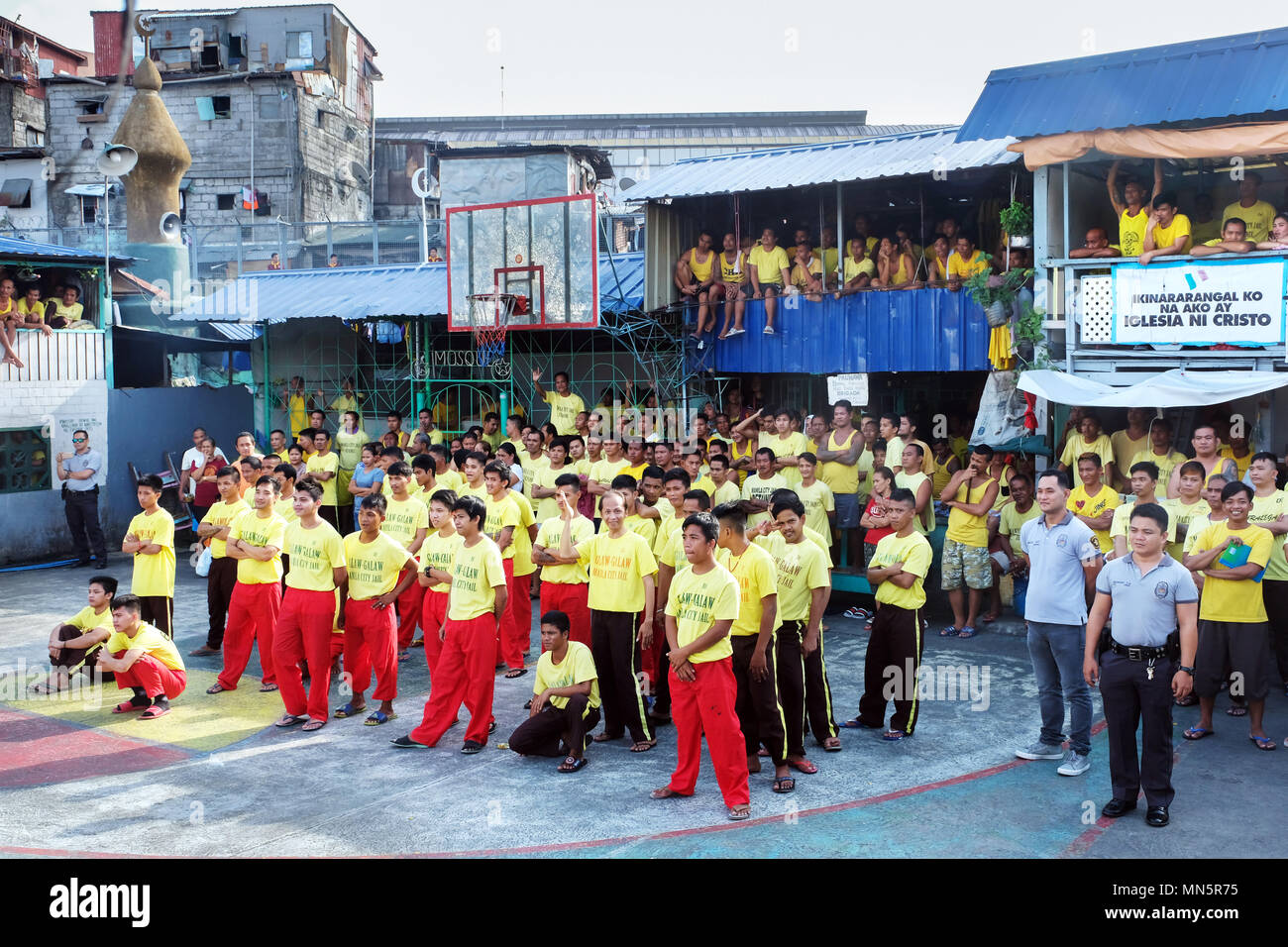 I detenuti in cortile aperto di Manila City Gaol a Manila nelle Filippine Foto Stock