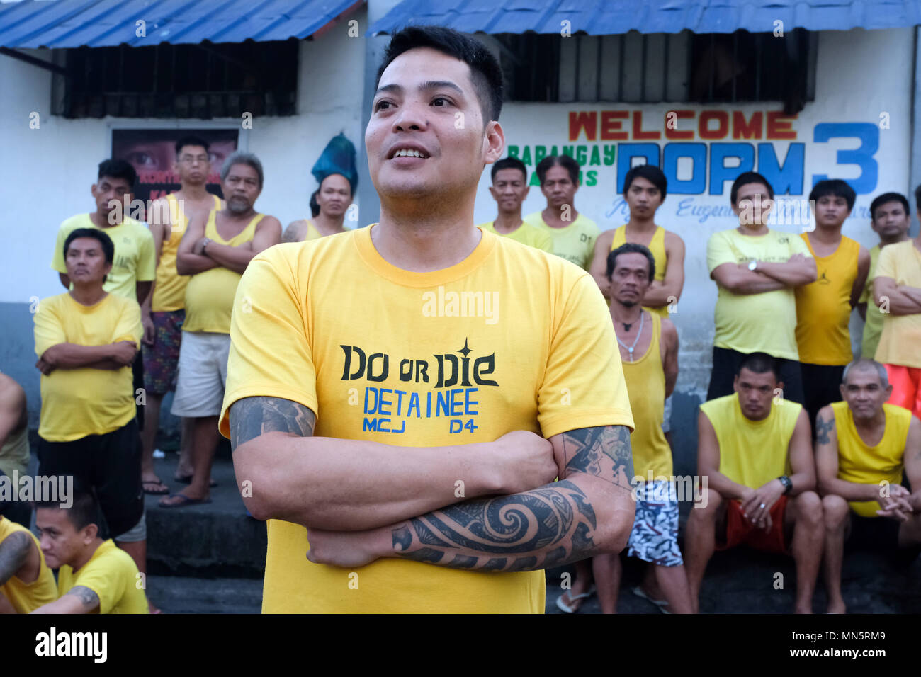 I detenuti in cortile aperto di Manila City Gaol a Manila nelle Filippine Foto Stock
