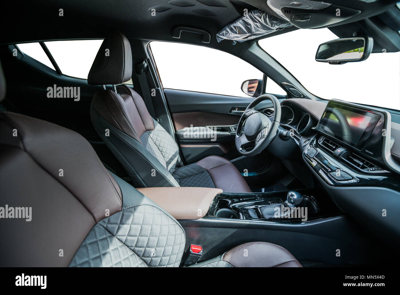 Interno di una moderna autovettura nuova. Foto Stock