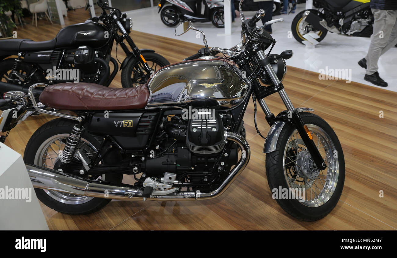 ISTANBUL, Turchia - 25 febbraio 2018: Moto Guzzi V7 sul display a Motobike Istanbul in Istanbul al centro esposizioni Foto Stock